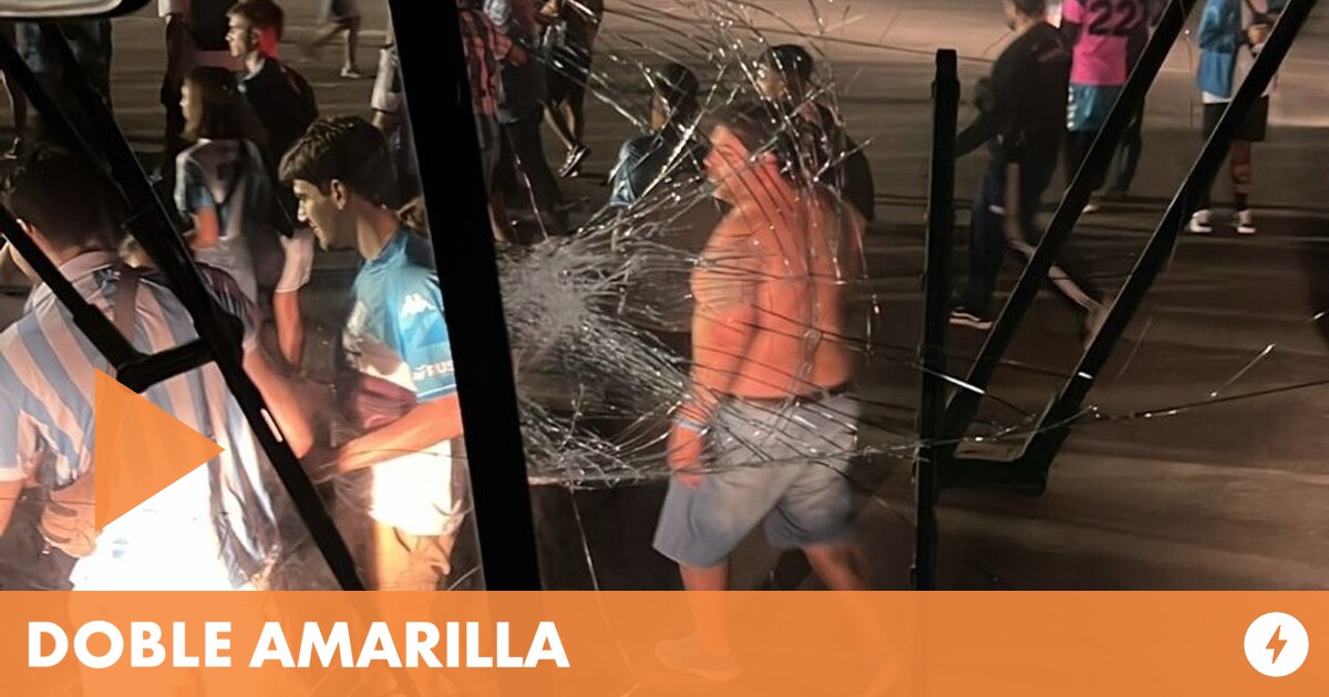 Feroz ataque a los hinchas de Racing en Brasil: La policia local reprimió con balazos de goma y destrozó los micros académicos
